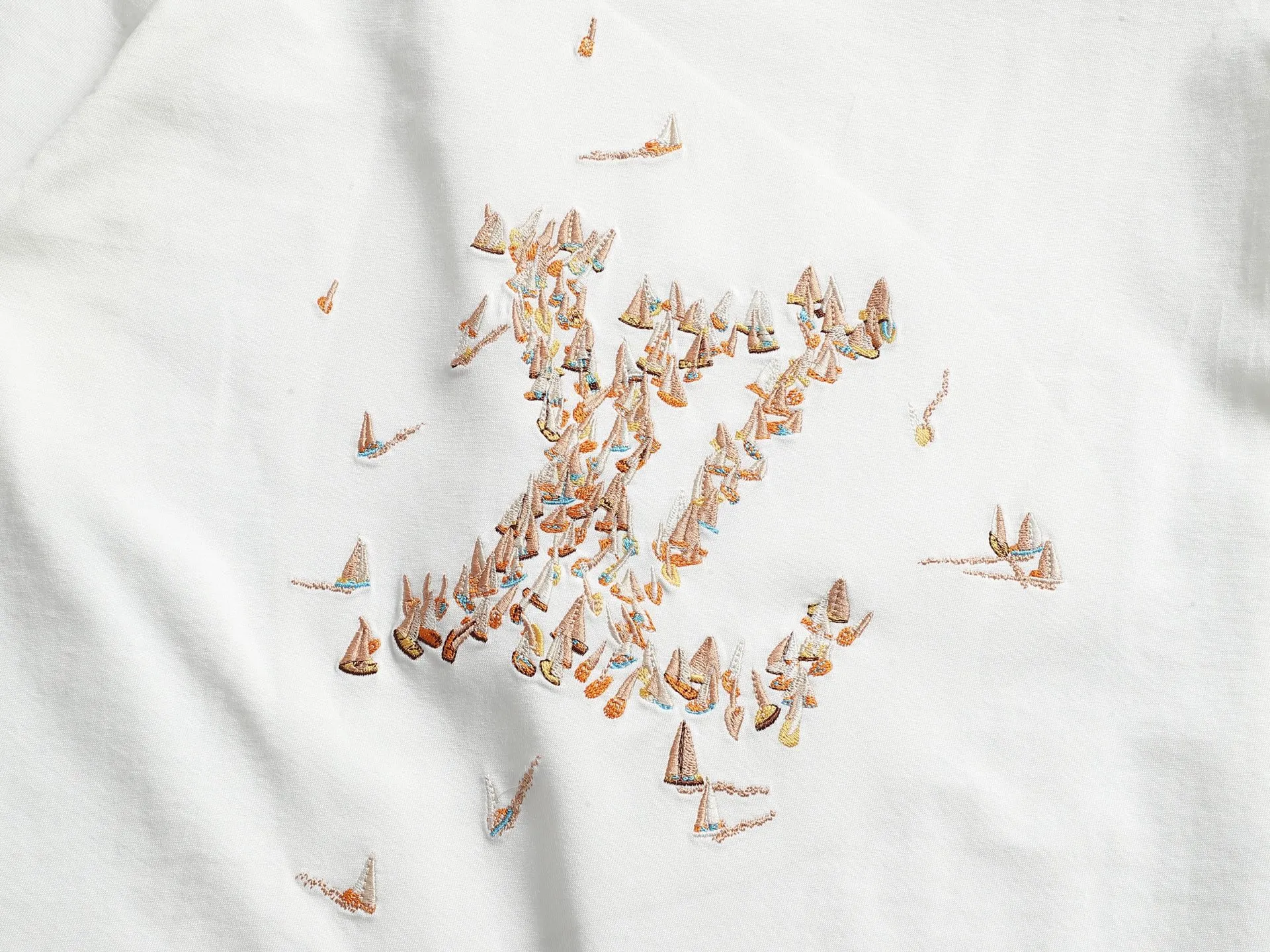 🅿️220 Louis Vuitton/Louis Vuitton High-end craftsmanship 10000 needle embroidery The large sailing ship logo is exquisitely upgraded, inspired by the retro embroidery of the 1980s. The original fabric is the same as the official short-sleeved T-shirt. The fabric is dyed in the same vat. It feels very comfortable. The latest brick cabinet synchronization for spring and summer. Fashionable and personalized. Super versatile and good-looking. It is very suitable for both men and women. A must-have for everyone. Hang tag. Collar label. Washed wheat. Complete with three labels. Color: black, white, blue. Size: S M L XL |